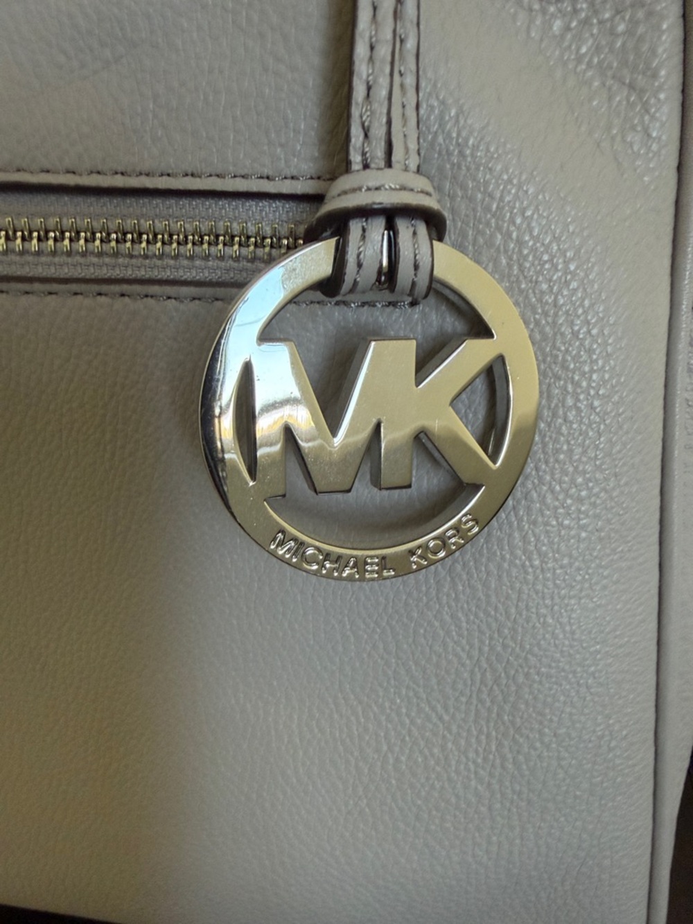 NWOT Michael Kors Light Gray Pebbled Leather Satchel with MK Charm & Chain Strap - Picture 2 of 15